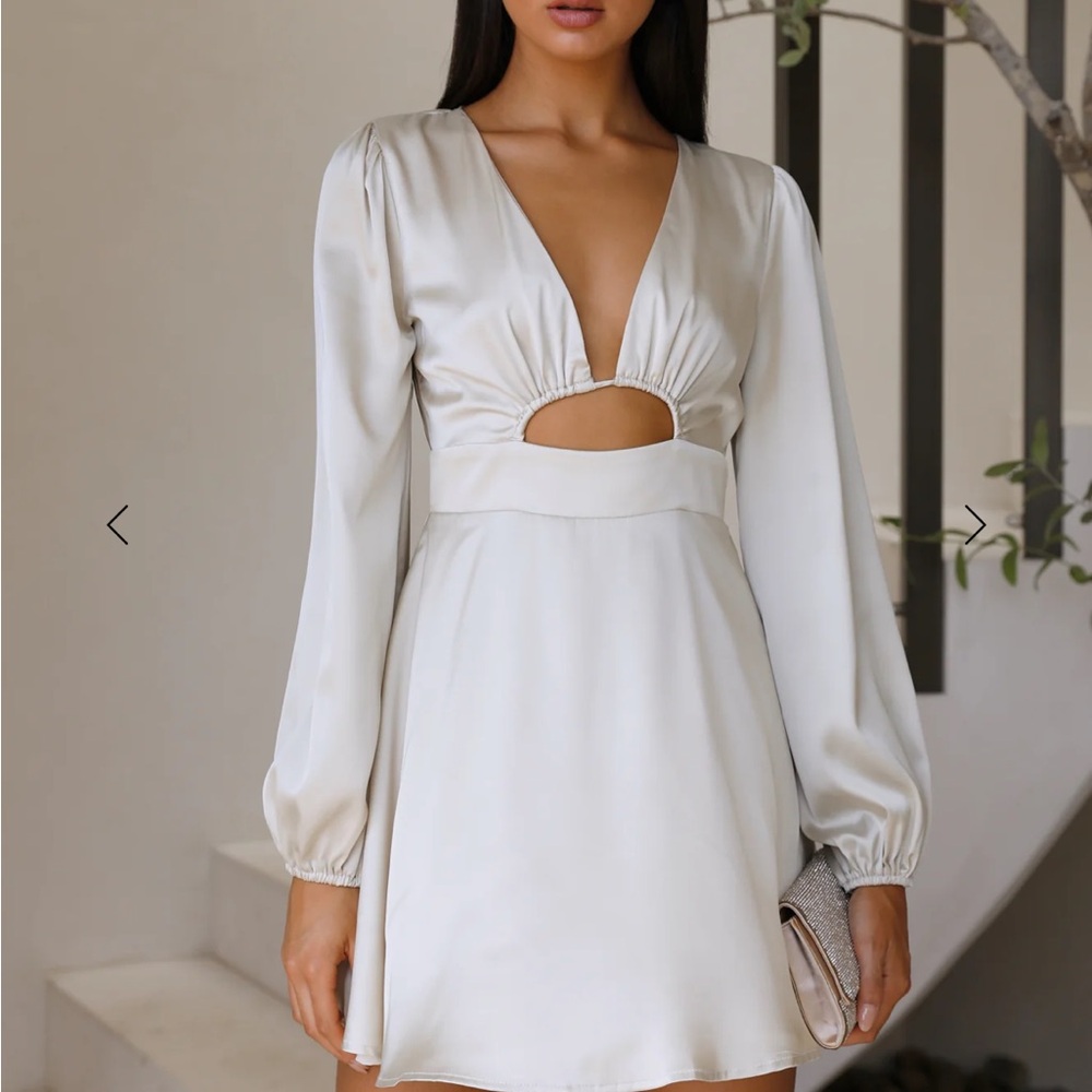 Elegant White Long Sleeve Dress